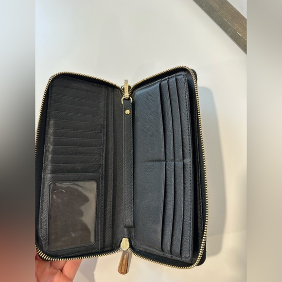 Michael Kors wallet - Picture 3 of 7